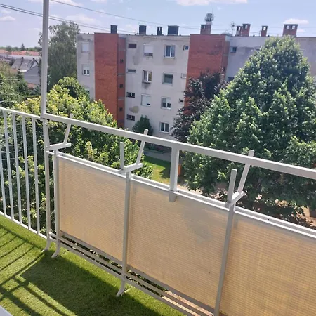 Hajnal Apartment *